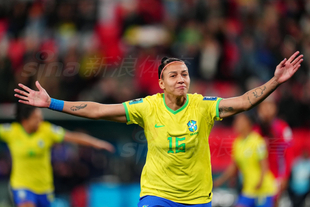 近8次代表西班牙出战正式比赛，奥亚萨瓦尔贡献7球6助攻（奥亚萨瓦尔近8场代表西班牙出战，斩获7球6助攻）